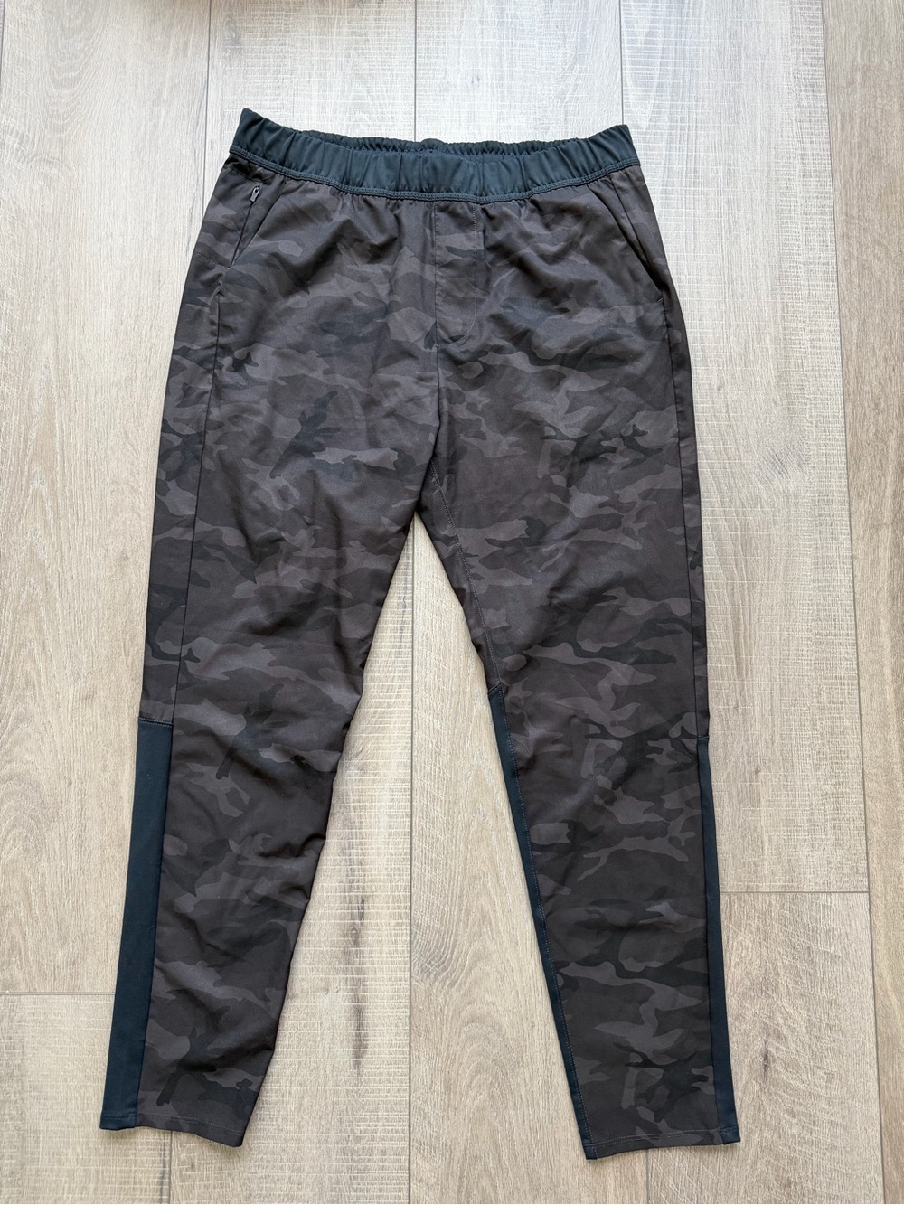 Abercrombie & Fitch Lightweight Traveler Hybrid Joggers Black Camo Large/Long